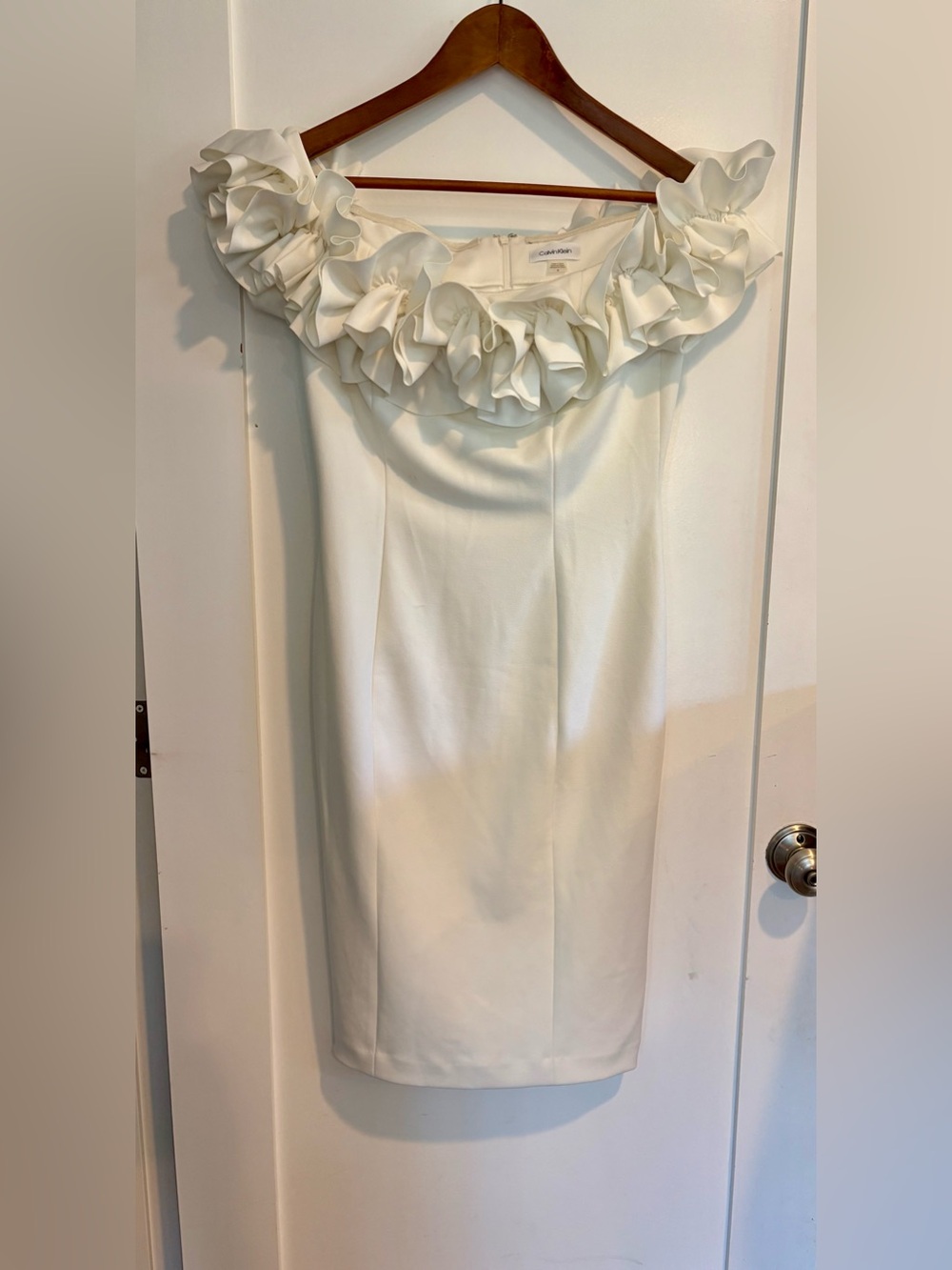 Calvin Klein White Off Shoulder Ruffle Sheath Dress Size 6 - Picture 3 of 15